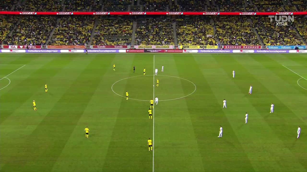 Arranca el partido y la pelota está en juego.