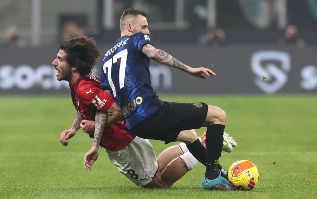 Con un doblete de Olivier Giroud (75' y 78'), el Milan le da la vuelta al partido (1-2) en tres minutos y aseguran tres valiosísimas unidades