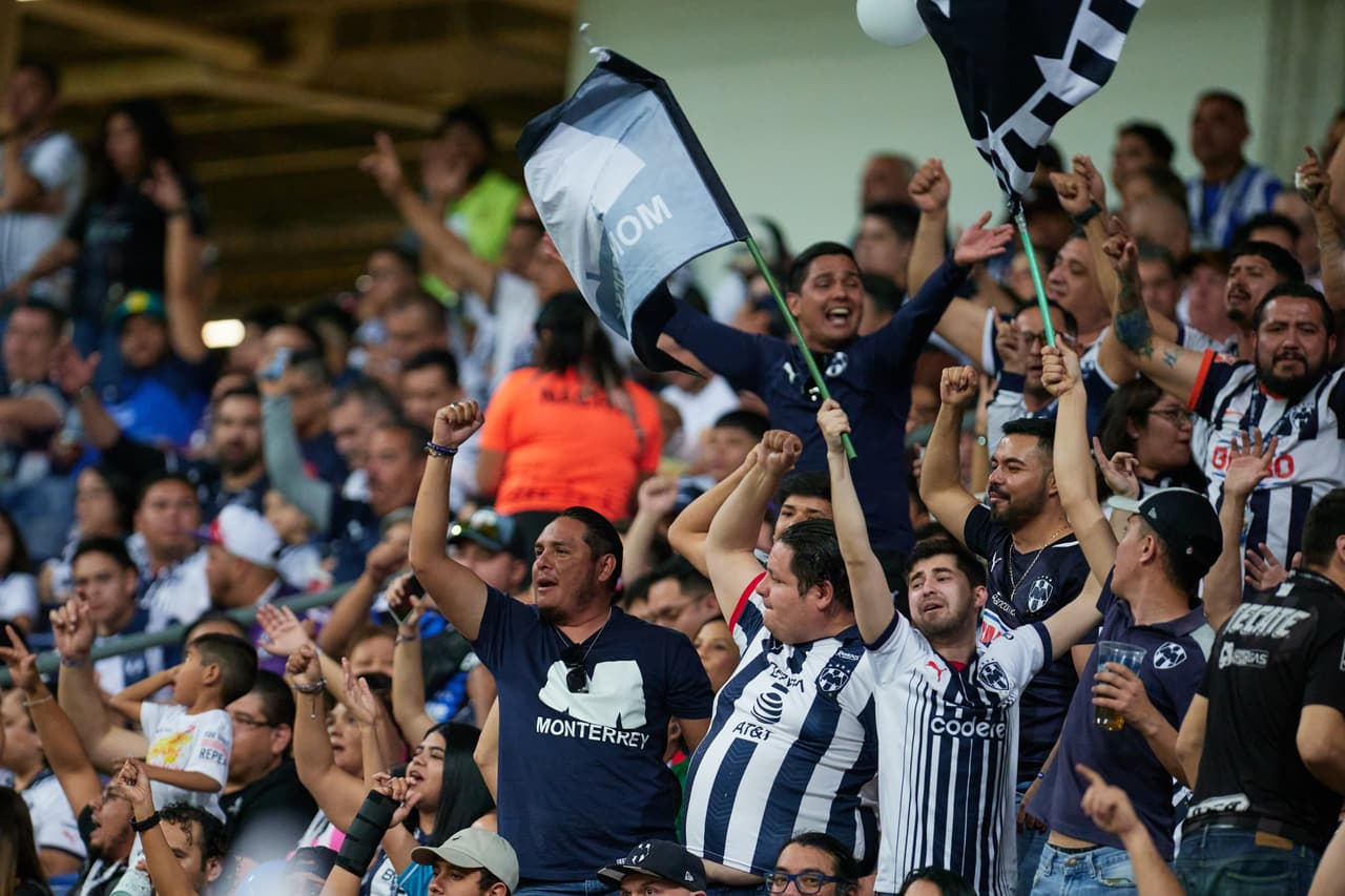 Violencia en casa de Rayados: fans regios arman bronca en las gradas