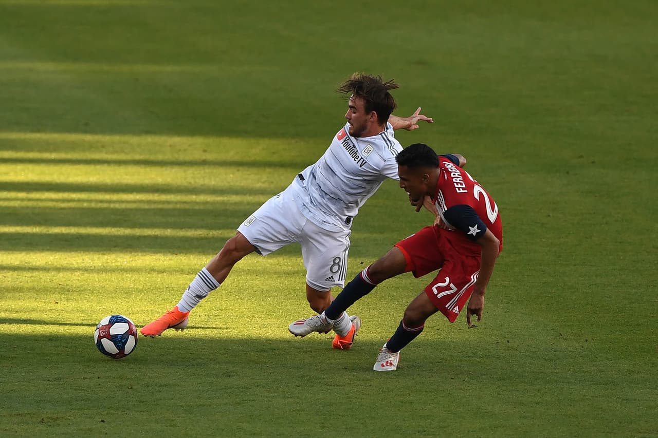 Pero todo el esfuerzo de los Hoops, sobre todo el de González y Hedges, se vino abajo con un segundo penalti en contra en la recta final.