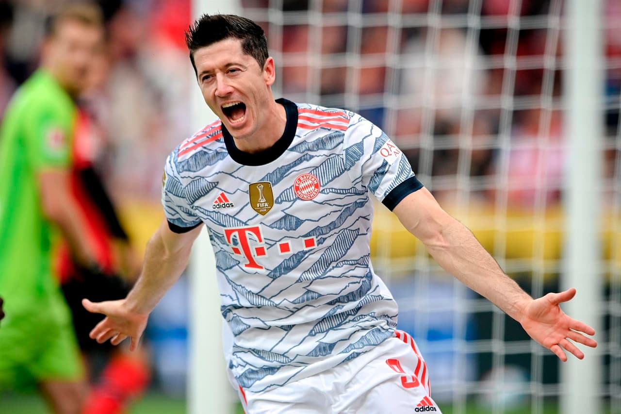 Bayern Munich se impone con goliza durante su visita al Bayer Leverkusen 5-1, durante la octava jornada de la Bundesliga. Robert Lewandowski abrió el marcador al 5' y al 30' ya le daba el triunfo a los bávaros, Müller y Gnabry hicieron lo propio y, en la primera mitad ya derrotaban al local. Fue al 55' cuando Patrik Schick sumó uno.