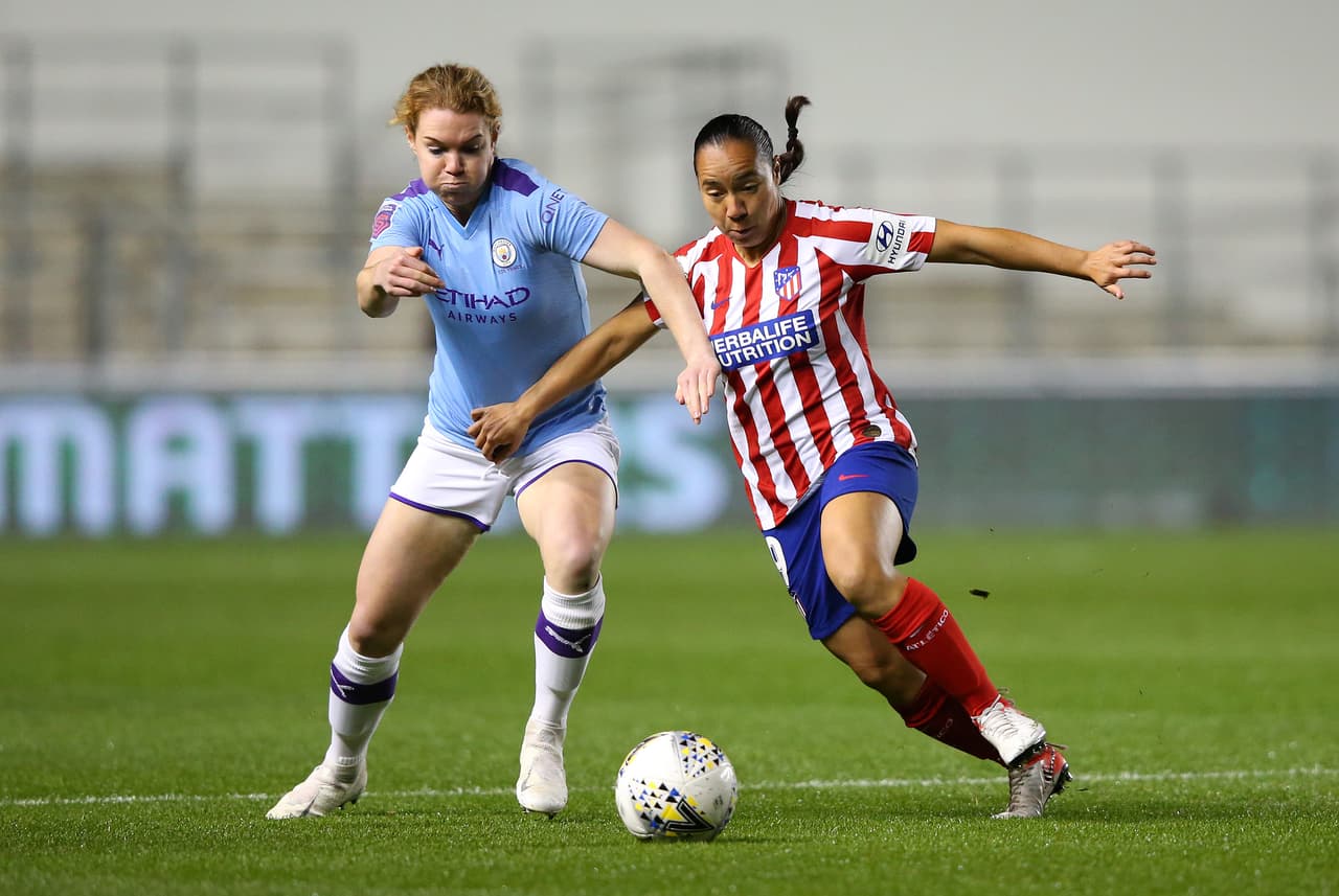 Charlyn Corral inició el cotejo como titular en su visita a Manchester City.