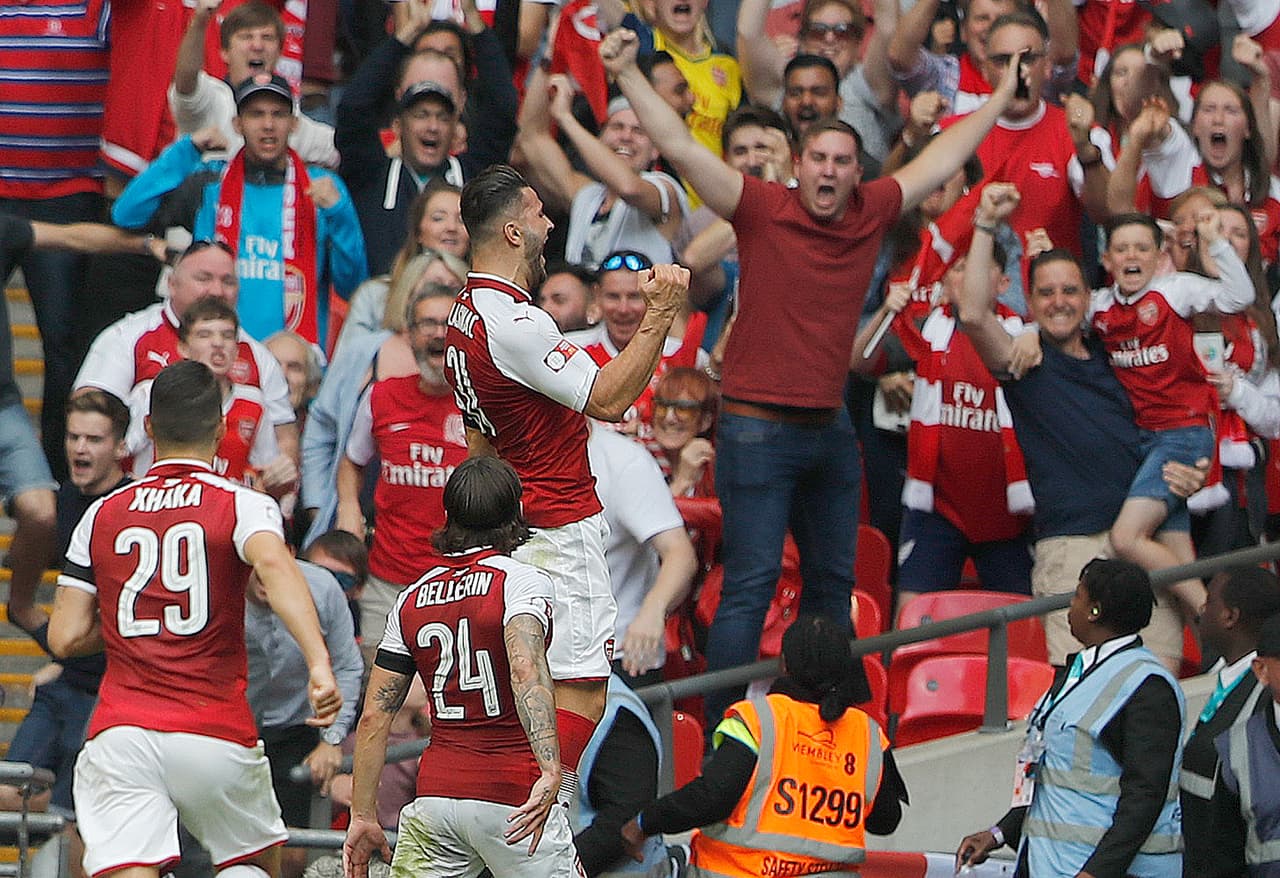 Kolasinac le dio así un respiro a un Arsenal que quiere ser protagonista en Inglaterra esta temporada.