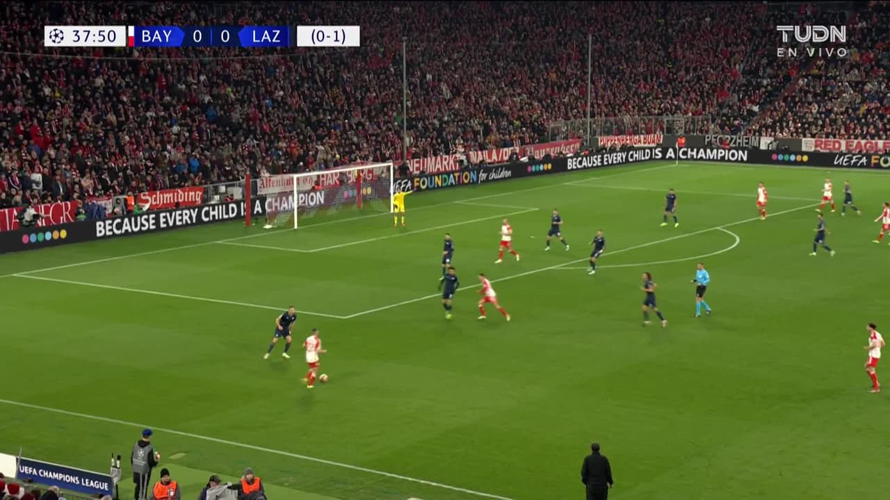 ¡GOL!  anota para FC Bayern München. Harry Kane
