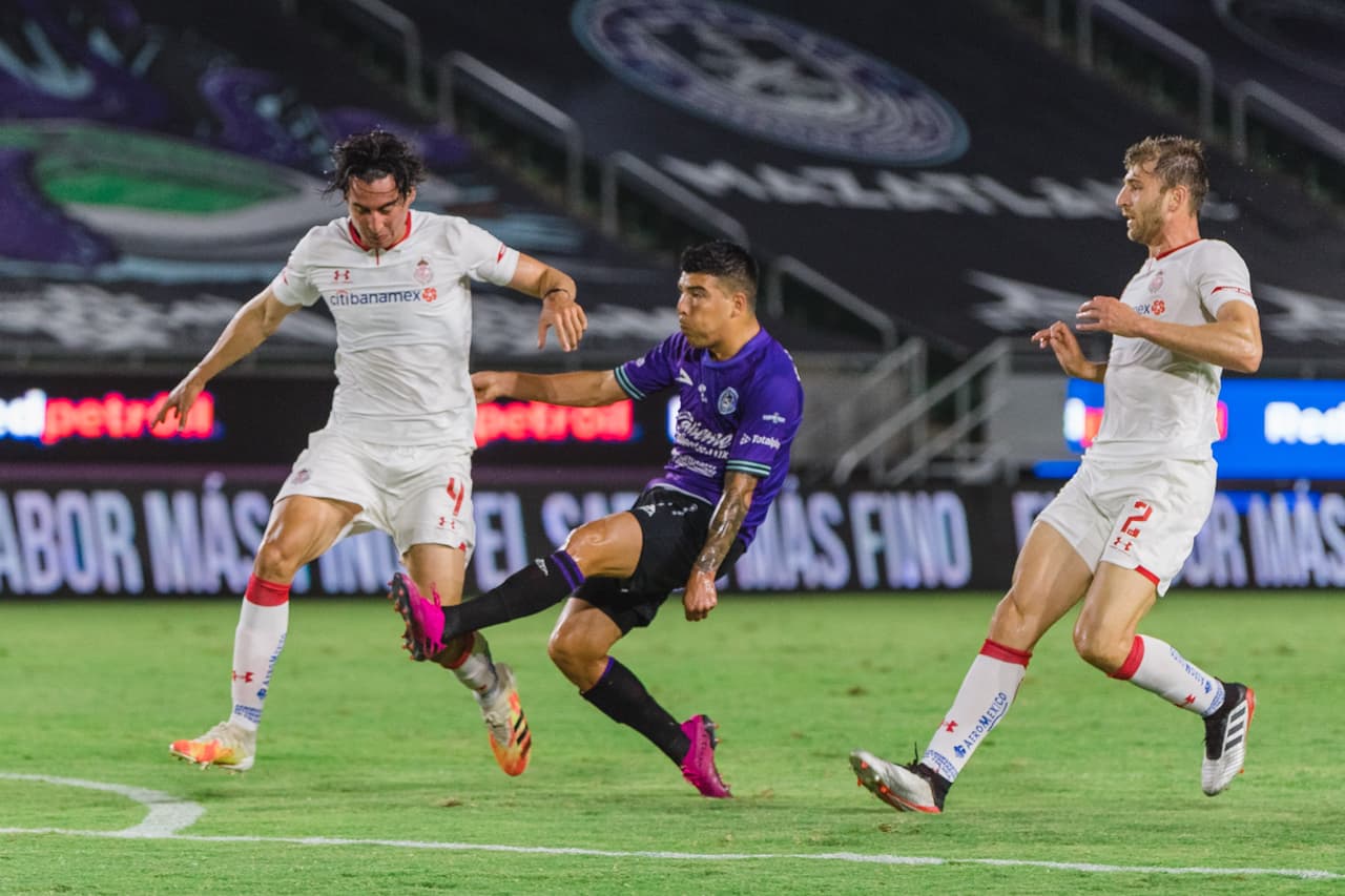 Cercano a los 20’ los Diablos estuvieron cerca de hacer el empate, pero la zaga mazatleca estaba atenta para impedir el gol.