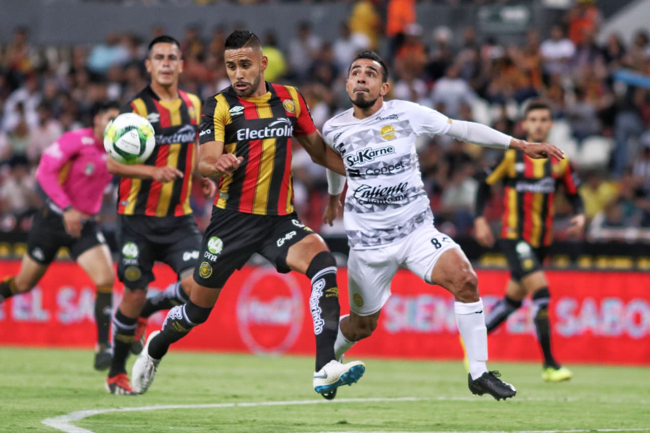 En la segunda mitad todavía se vio mejor el equipo Sinaloense pero acusaron además de la falta de contundencia otro problema, el fondo físico.