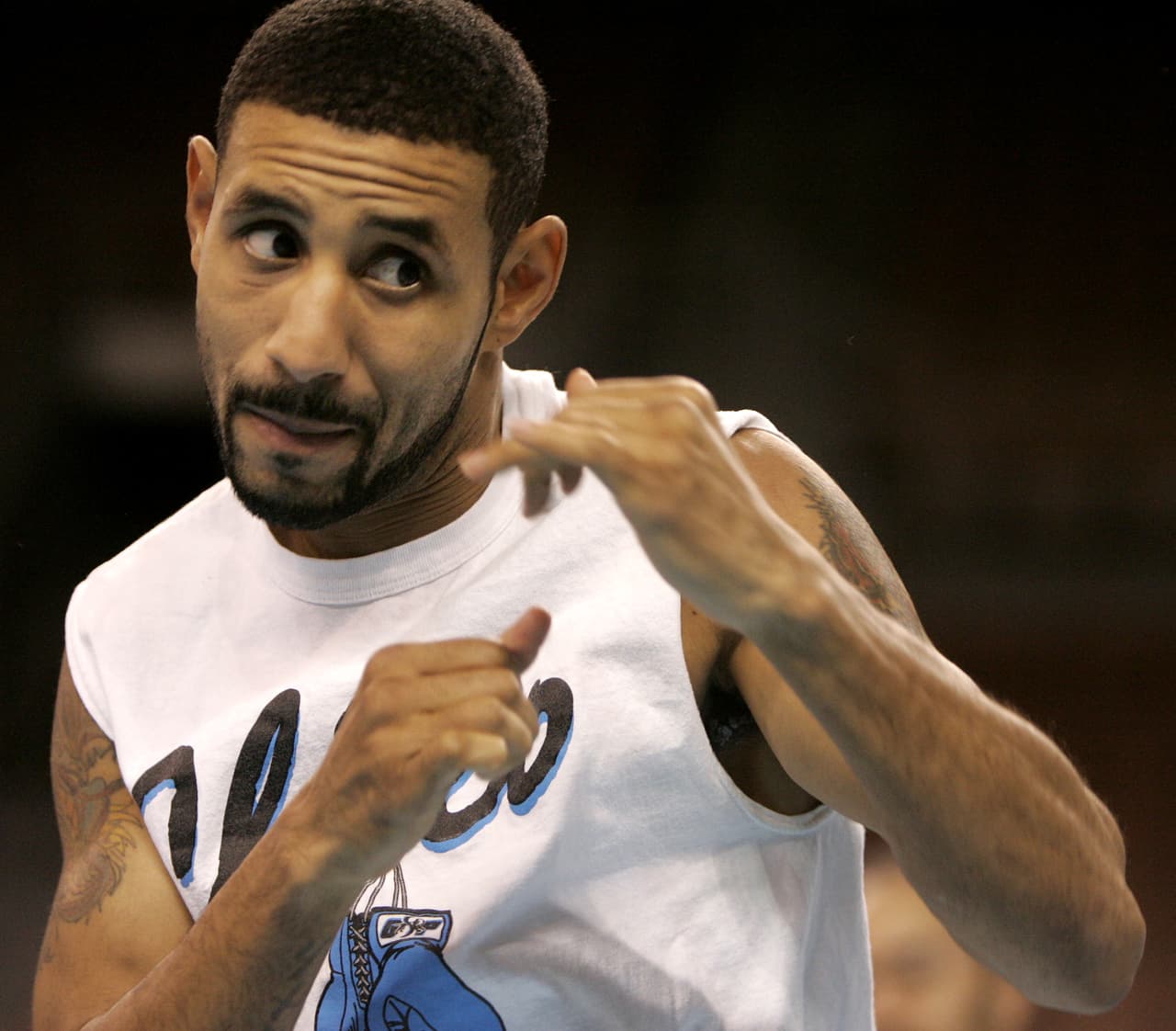 Diego 'Chico' Corrales. Gary Shaw, manager de Corrales, dijo que el púgil conducía de madrugada a exceso de velocidad. Chocó con un vehículo y salió disparado. Tenía 29 años.