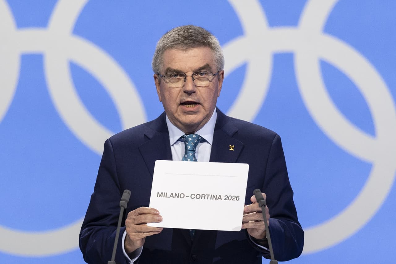 El presidente del Comité Olímpico Internacional (COI), Thomas Bach, anuncia la candidatura de Milán-Cortina d'Ampezzo como sede de los Juegos de invierno del año 2026.