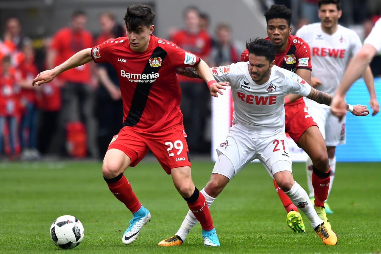 Con el control del balón, el local se mostró más seguro y empezó a generar peligro en el arco rival.