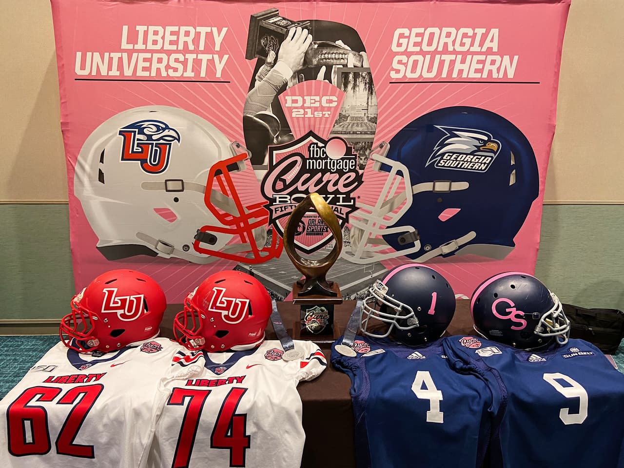 El Cure Bowl se jugó en el Exploria Stadium, en Orlando Florida. Liberty 23-16 Georgia Southern.