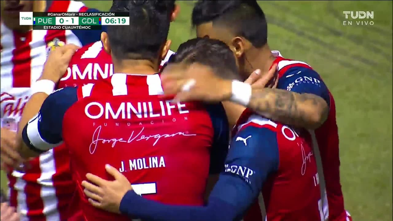 ¡GOL!  anota para Guadalajara. Isaác Brizuela