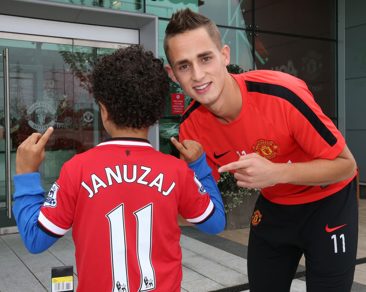 De tener el número 44 en su primera temporada, pasó a tener el mítico número 11 que pertenecía a Ryan Giggs.