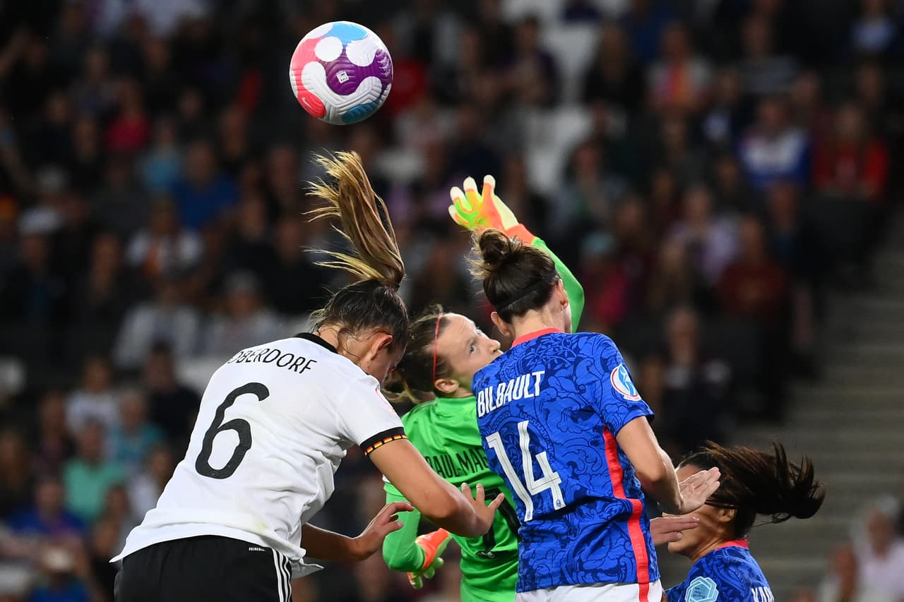 Gracias a un espectacular doblete de Alexandra Popp, Alemania venció a Francia y se metió a la Final en busca de su noveno título de la Euro Femenil. Ahora se verá las caras ante la local Inglaterra.