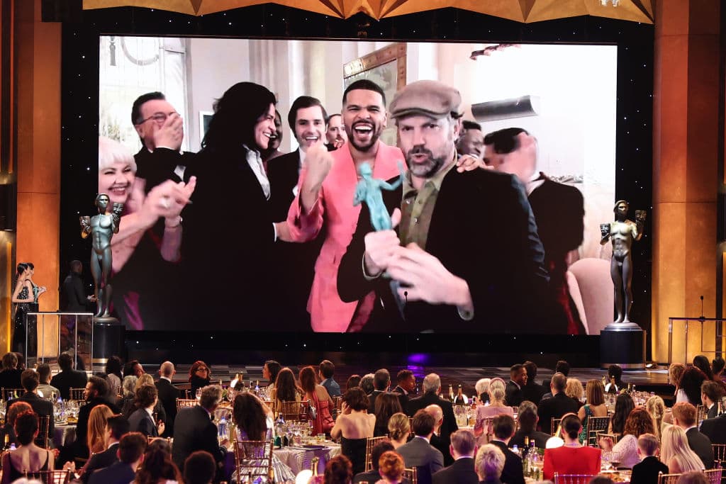 El premio a mejor actor en una serie de comedia fue para Jason Sudeikis en "Ted Lasso".