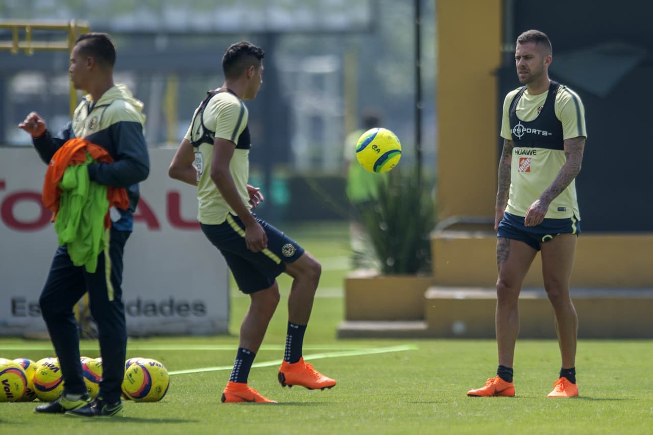 América enfrentará a Pumas en cuartos de final de la Liguilla del Clausura 2018, Clásico Capitalino en el que será visitante. Por eso se prepara en medio de un ambiente de confianza y precaución.