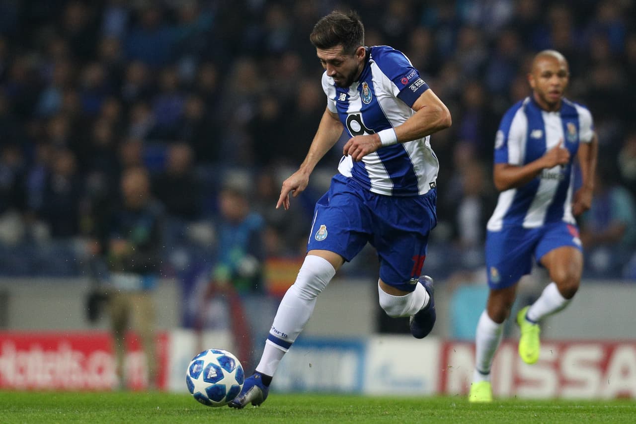 Mediocampista: Héctor Herrera (México / F.C. Porto)
