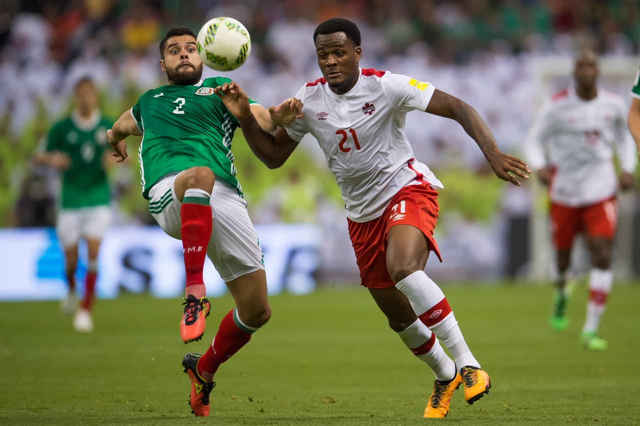 6 - Néstor Araujo - No tuvo mayor dificultad en la zona defensiva, sin embargo fue el jugador de la defensa con más titubeos. Incluso vio una tarjeta amarilla innecesaria, la única del cuadro de Juan Carlos Osorio a lo largo del encuentro.