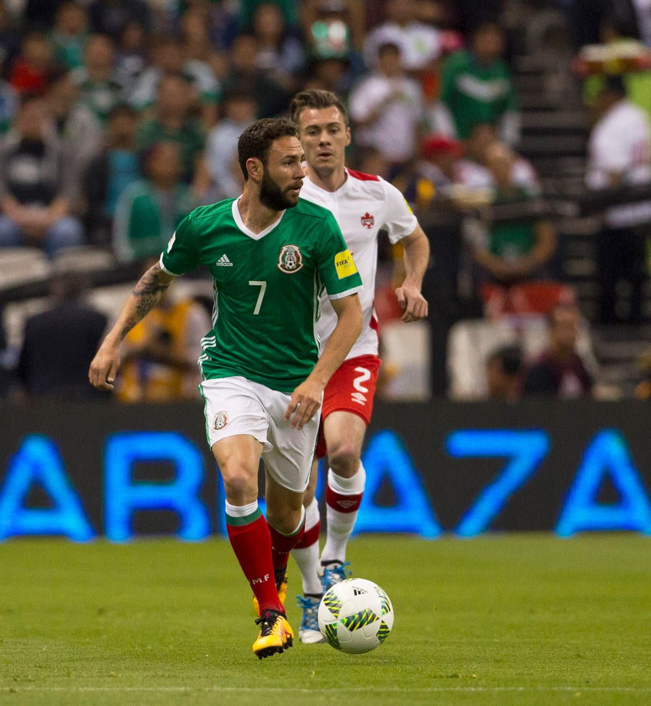 7 - Miguel Layún - Con Canadá anulada desde el principio y sus labores defensivas cumplidas, ha podido subir algo más hacia el frente. Metió buenos centros que no pudieron aprovechar Marco Fabián y Raúl Jiménez.