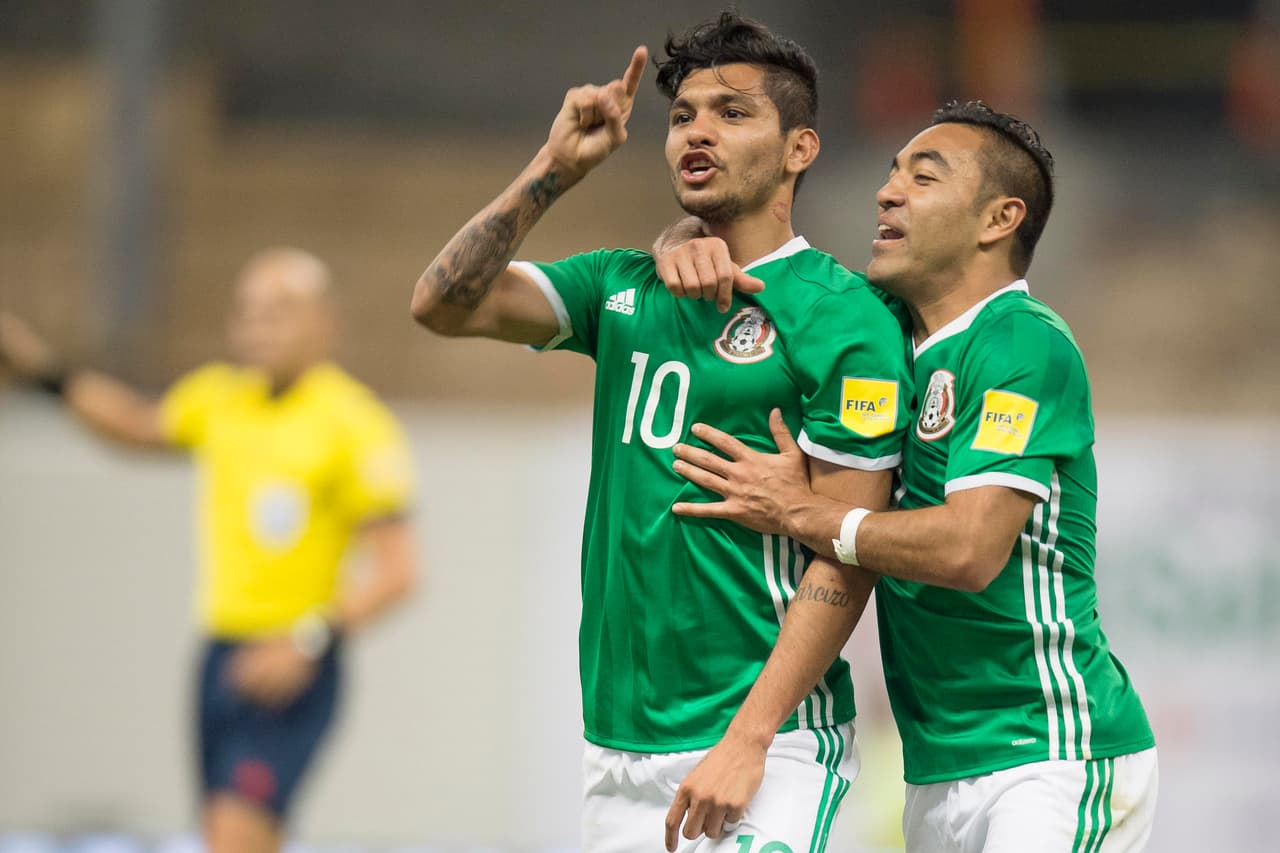 9 - Jesús Manuel Corona - Su juego desequilibrante es obvio y constante, aunque no siempre decidió la mejor jugada como cuando sin portero no se supo si intentó centrar o tirar. Pero cuando junta puntería y picardía al mismo nivel puede hacer cosas como la del segundo tanto mexicano. Toda una obra de arte.