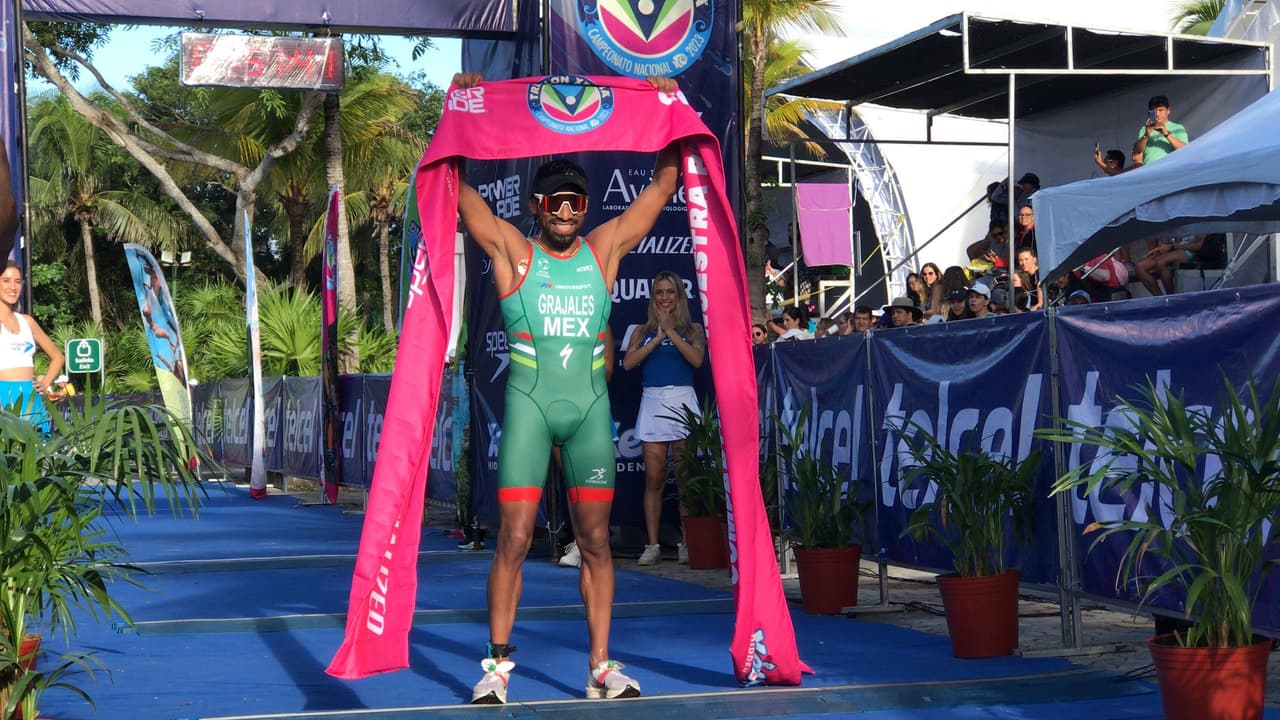 Crisanto Grajales gana el Triatlón Xel-Há 2023