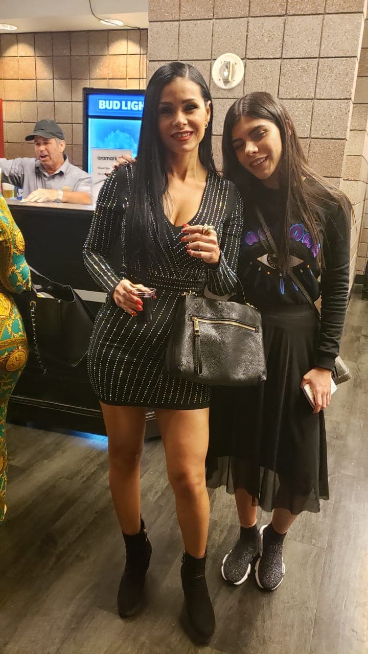 Gran expectativa para presenciar la pelea por el título semipesado de la OMB y las mujeres no quieren perderse esta batalla en el ring.