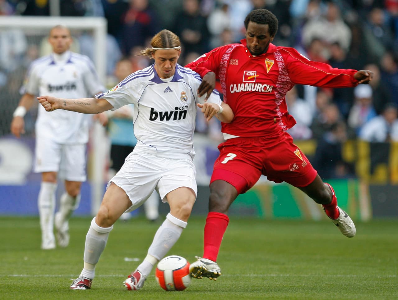 Fernando Baiano y Henok Goitom, contratados en 2007, fueron sus fichajes históricos más costosos, pero no fue suficiente para mantenerse. Estuvo cerca de volver en la temporada 2013/2014.