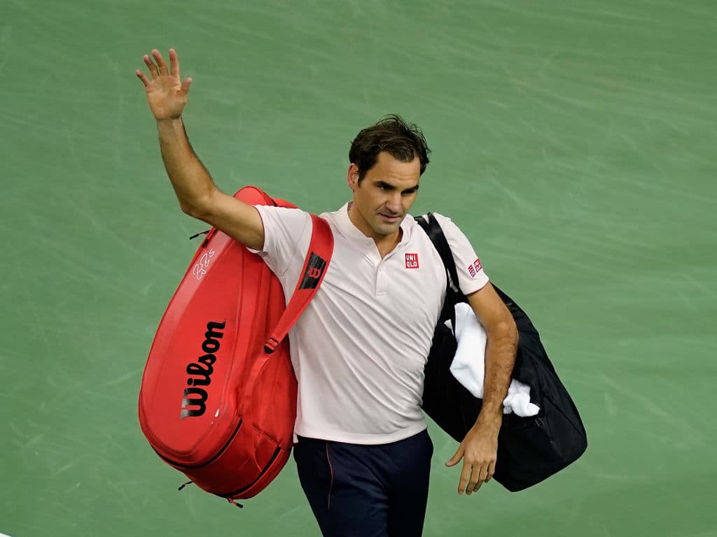 Federer aparece de séptimos en la lista de Forbes con un total de ingresos de 77.2 millones de dólares, un poco más de los 73 millones de dólares que recibirá 
<i>Canelo</i> por año.