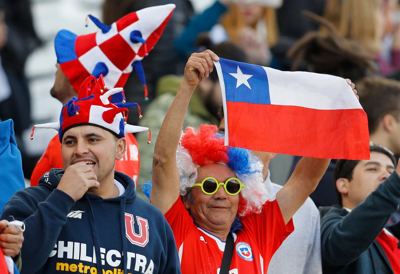 El Arena Corinthians vibró este sábado en la previa del juego entre Argentina y Chile por el tercer lugar de la Copa América. Las dos Finales pasadas en las que La Roja venció aún están en el recuerdo de la Albiceleste, pero más allá de eso se vivió con mucha alegría en las tribunas.