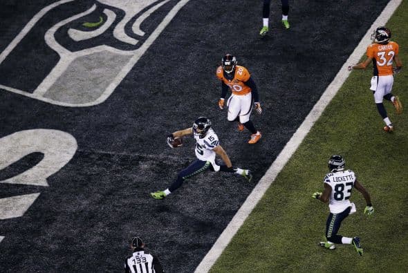 Seattle no desaprovechó el regalito y un pase de Russell Wilson de 23 yardas para Jermaine Kearse, quien rompió cuatro tackleos para entrar a la zona de anotación.