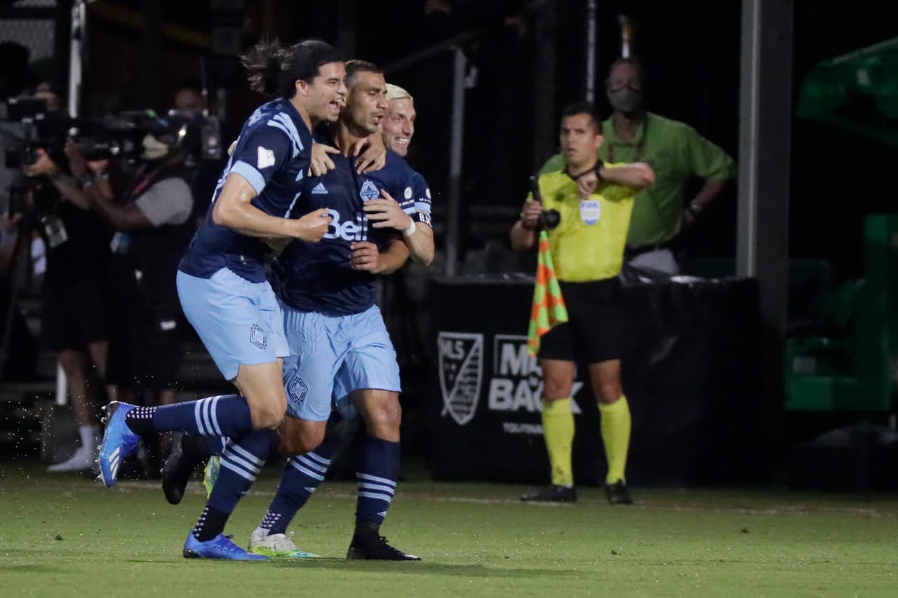 Con goles de Andy Rios, Chris Wondolowski, Shea Salinas y del mexicano Oswaldo Alanís, los San Jose Earthquakes vinen de atrás para derrotar a los Vancouver Whitecaps.