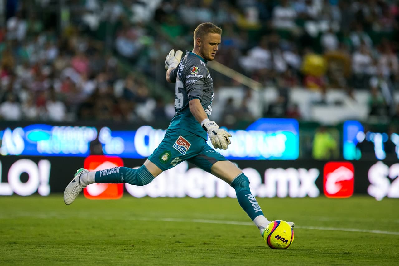 William Yarbrough tuvo poca demanda en el Nou Camp. Poco pudo hacer ante el potente disparo de Miler Bolaños.