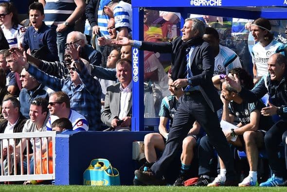Mourinho intentó revolucionar a su equipo con cambios y modificando la estrategia pero no lograba crear el desequilibrio.