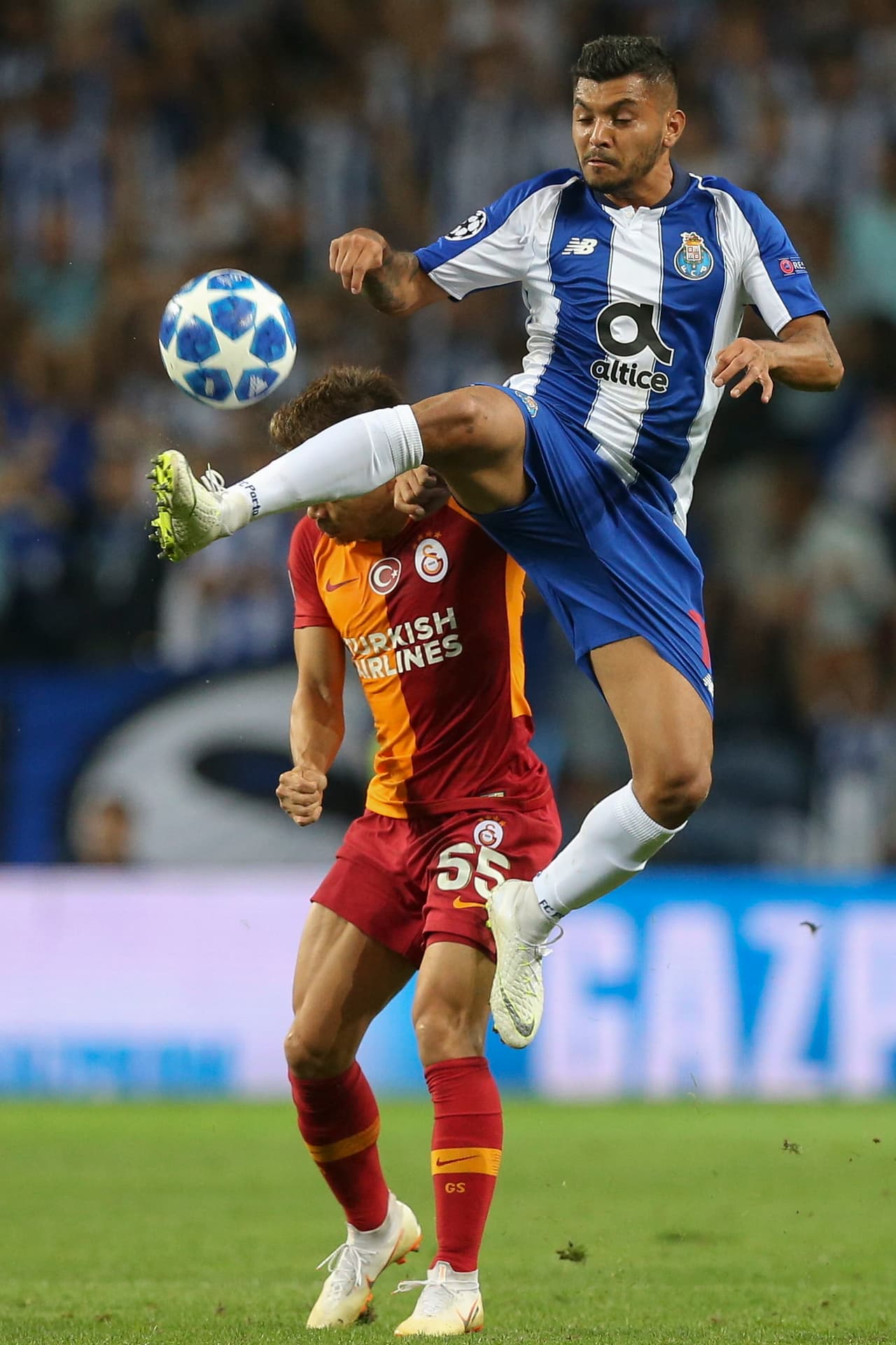 Luego del gran partido que dio, y en puerta para lo que viene para el Porto en la Liga NOS, el clásico lusitano ante el Benfica, Corona salió de cambio a los 68 minutos pero dejó gratas sensaciones.