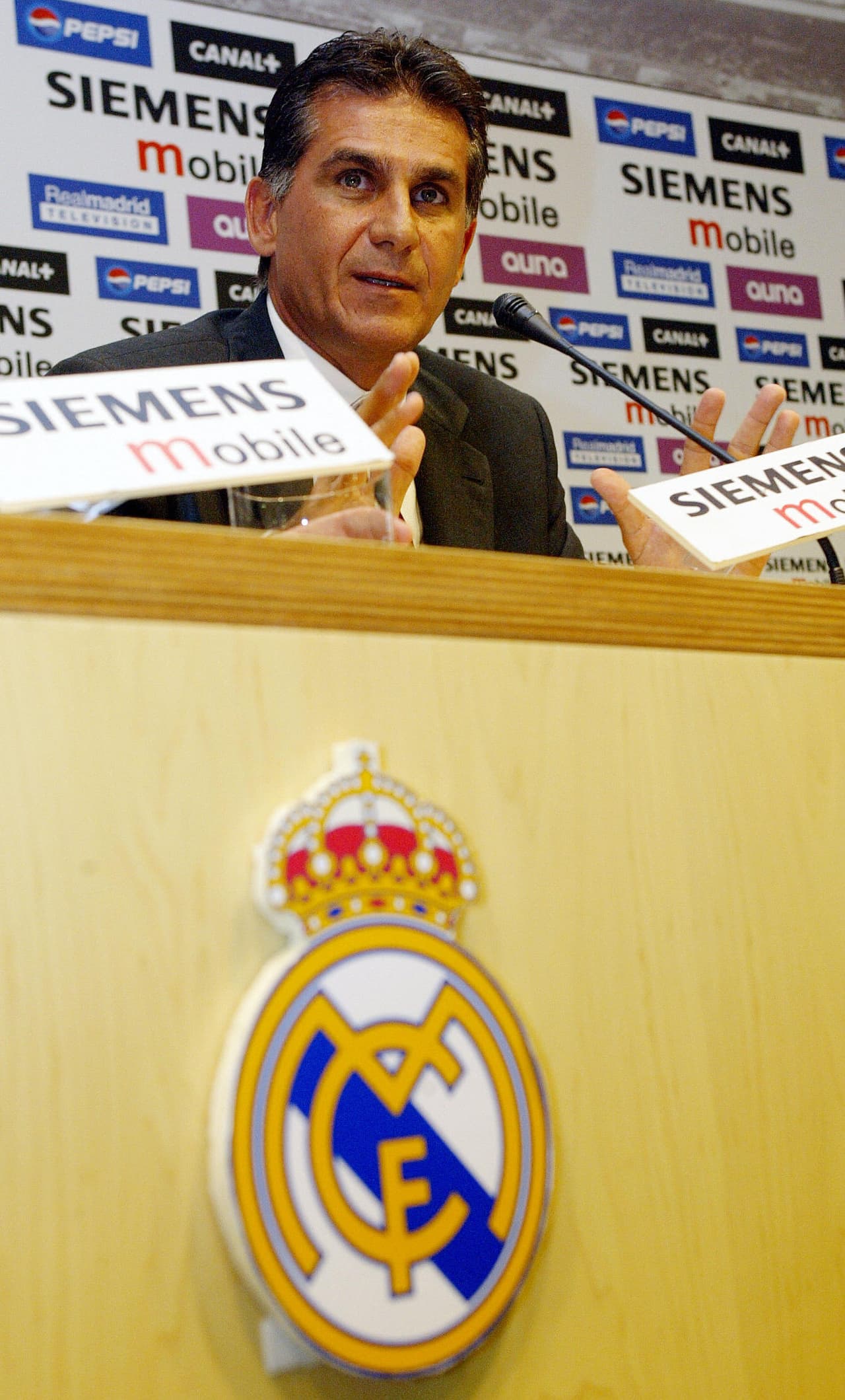 Florentino Pérez echó a Vicente del Bosque en 2003 y lo sustituyó con Queiroz, quien entonces era todavía más desconocido que ahora.