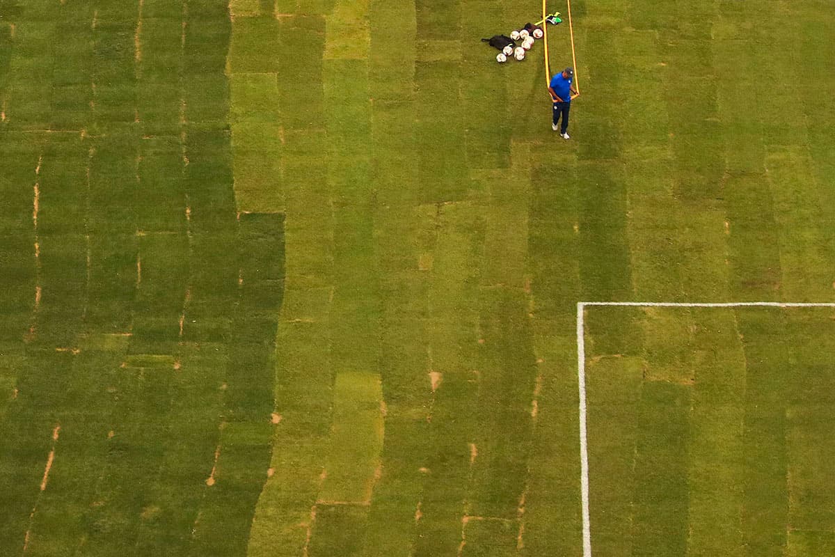 Aún hay algunos remiendos en el campo que se evidencian, debido a los trabajos de mejoramiento en la cancha.