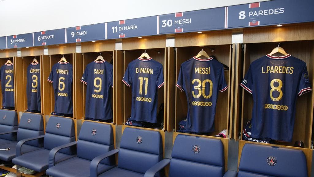 El PSG homenajea el Balón de Oro de Messi con nueva playera