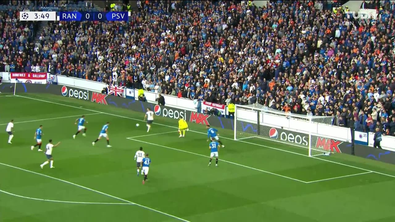 ¡TIRO ATAJADO! disparo por Noa Lang.