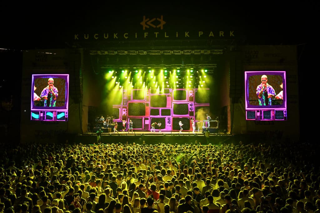 El reguetón llegó arrasando con todo inclusive los videos musicales de este género son los más vistos a nivel mundial.