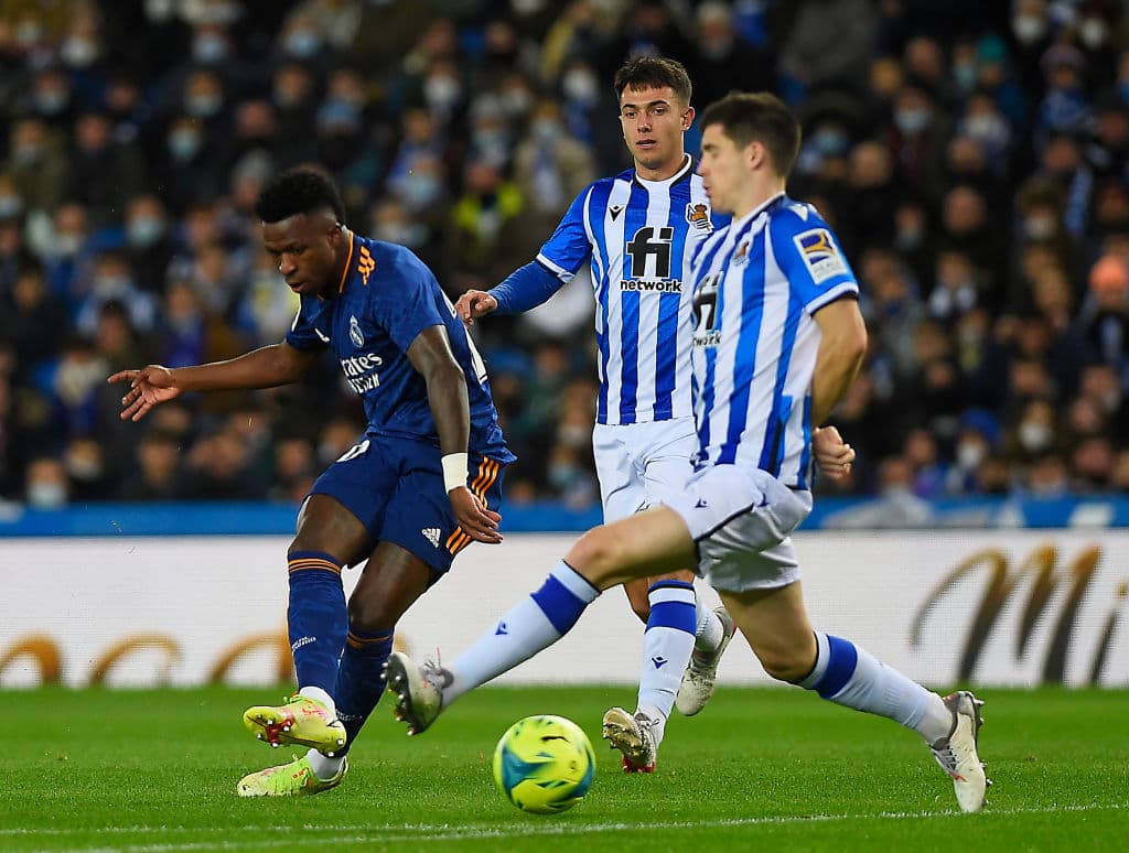 La defensa del Real Madrid brilla en San Sebastián, Luka Jovic se luce con gol y asistencia y el Madrid es lider solitario con 39 unidades.