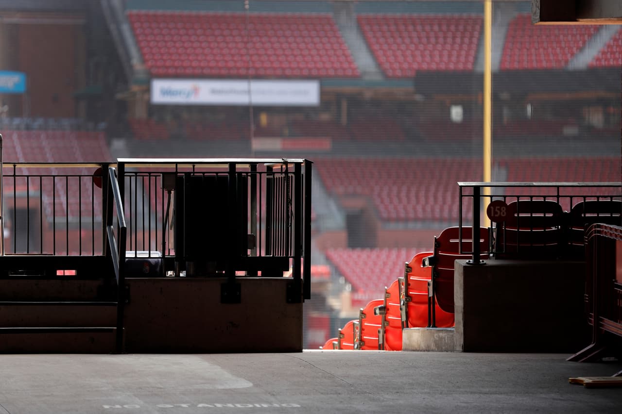 Dentro del Busch Stadium, hogar de los St. Louis Cardinals.