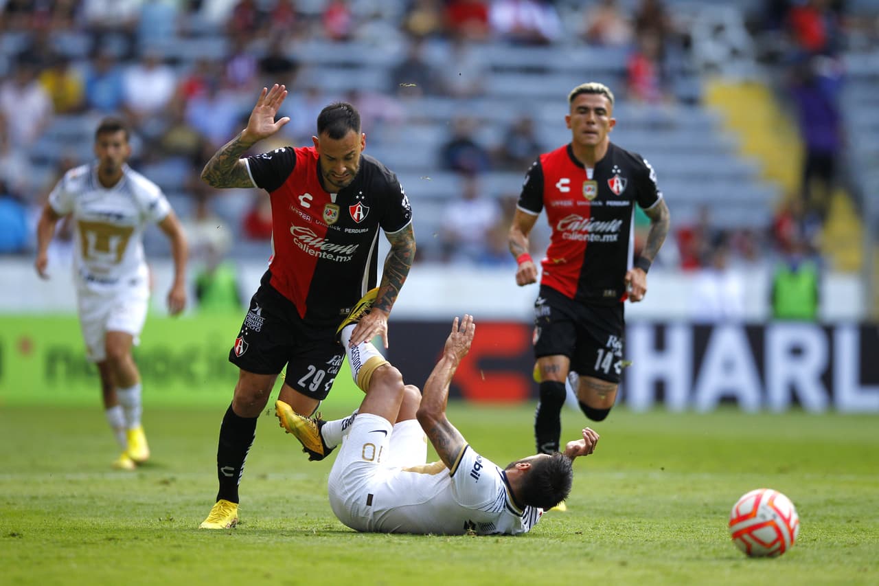 Atlas y Pumas se quedaron con las ganas y de la victoria al dividir puntos en un partido en el que humo emociones pero no goles.