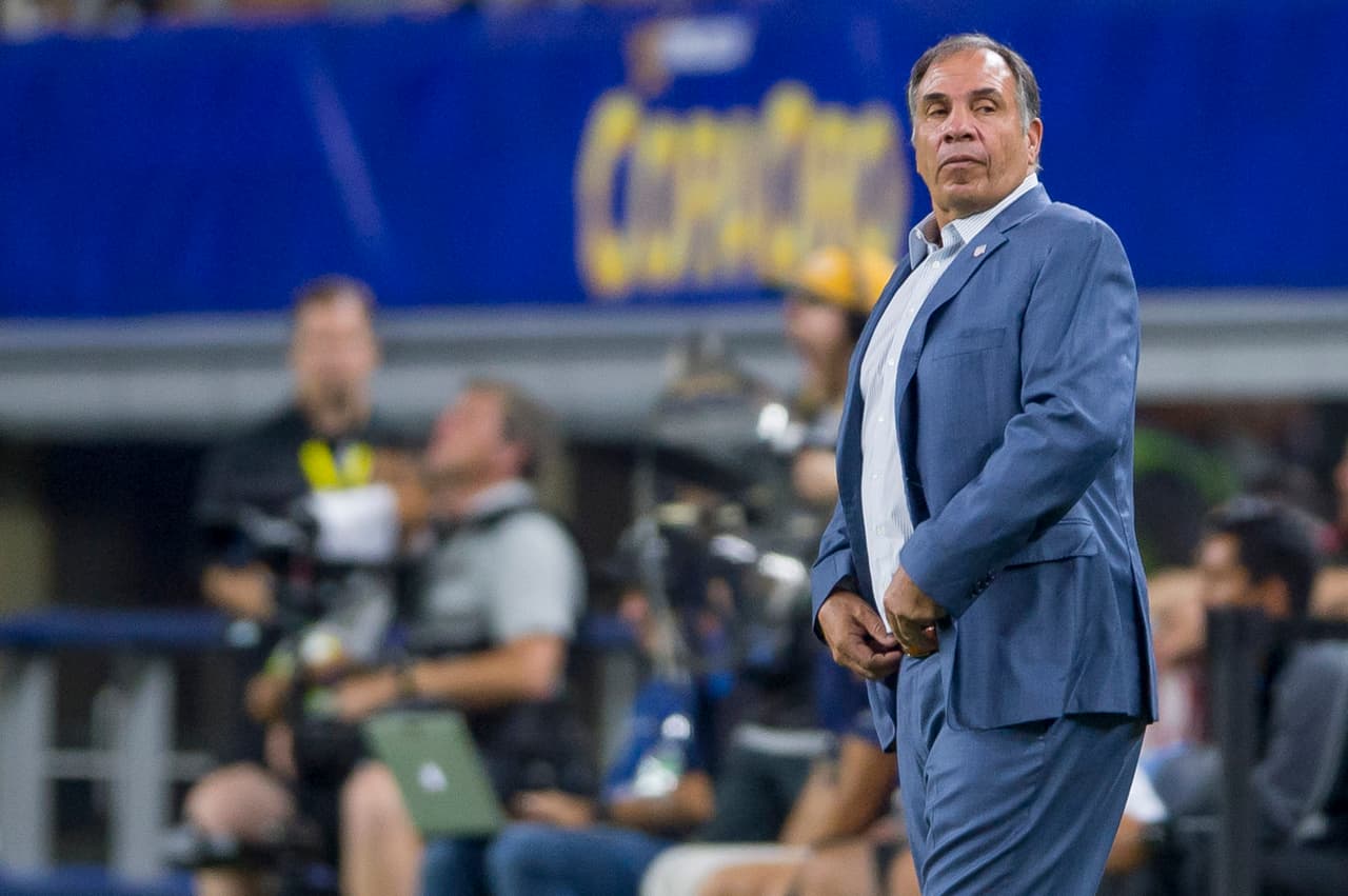 En México no es precisamente la persona más querida; tampoco es muy simpático. Sin embargo, muchos lo recuerdan como el entrenador que le quitó al Tri su jetatura en Concacaf.