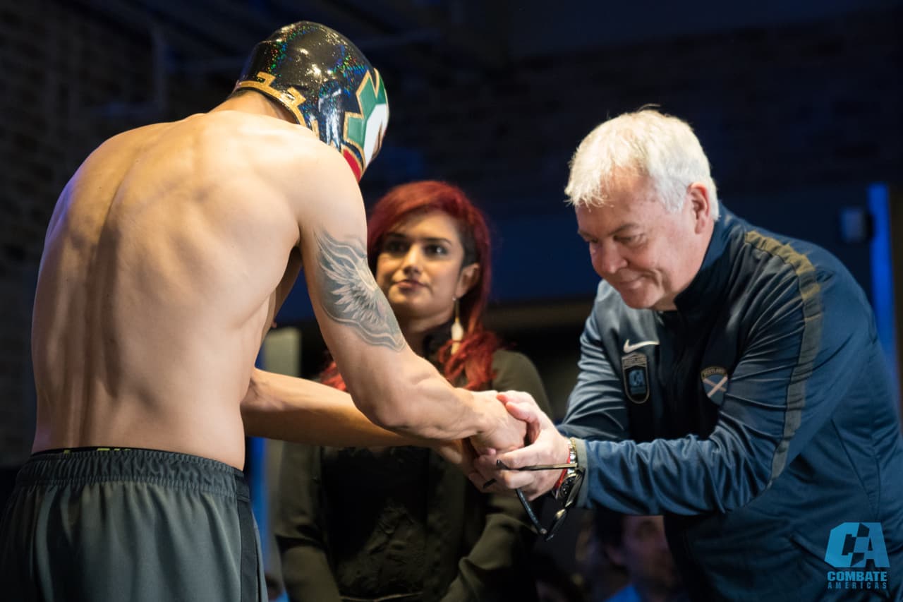 El Gimnasio de Nuevo León, Monterrey, vivió el inicio del Combate Américas II de este 2018 en el que la pelea antre Erik 'Goyito' Pérez y David 'DJ' Fuentes será la cereza de la noche. Los pesajes no tuvieron mayor sobresalto y ya está todo preparado para que en la noche del viernes los luchadores busquen la victoria.