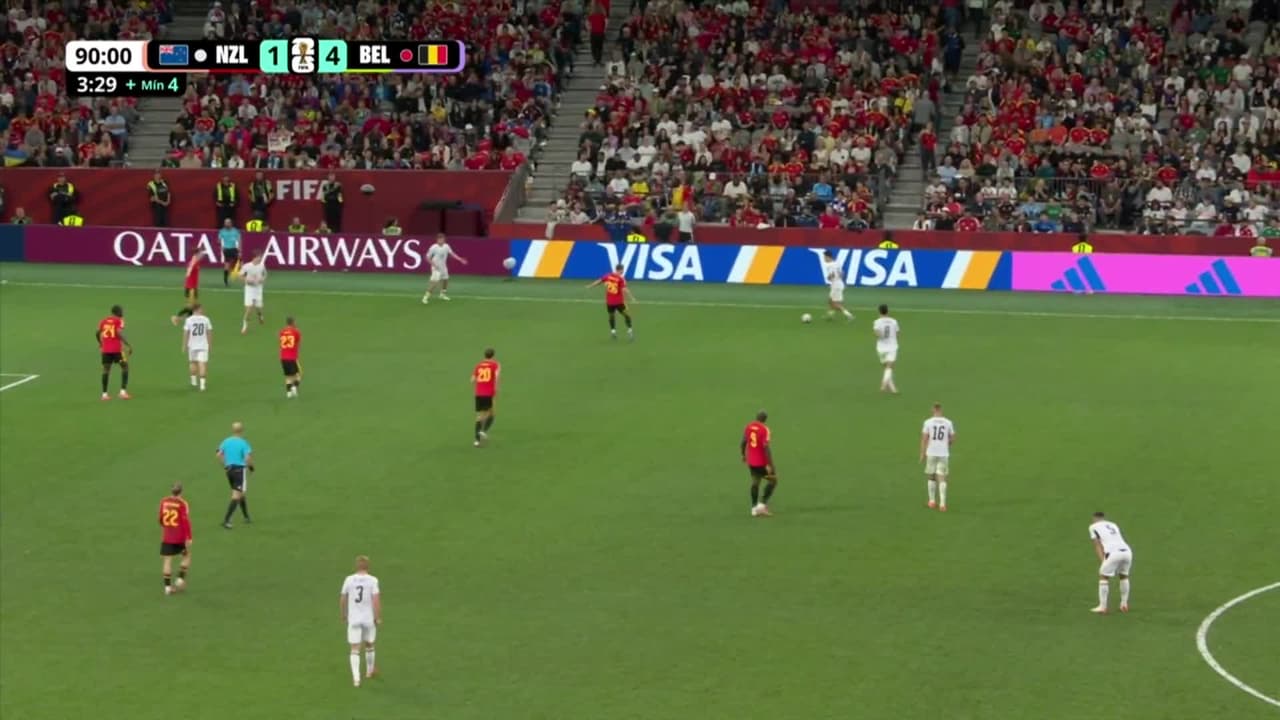 ¡GOL!  anota para Bélgica. Alexis Saelemaekers