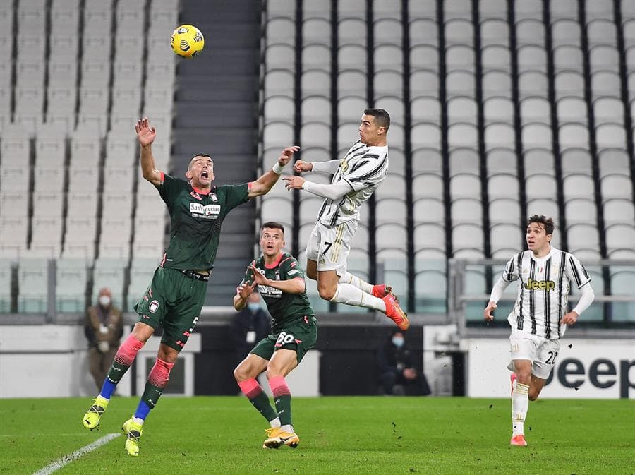 La Juventus de Pirlo derrota fácilmente al Crotone 3-0. Cristiano Ronaldo con un doblete y McKeenie con un sólo gol, fueron los responsables de la victoria de la 'Vecchia Signora' durante la Jornada 23 en la Serie A.