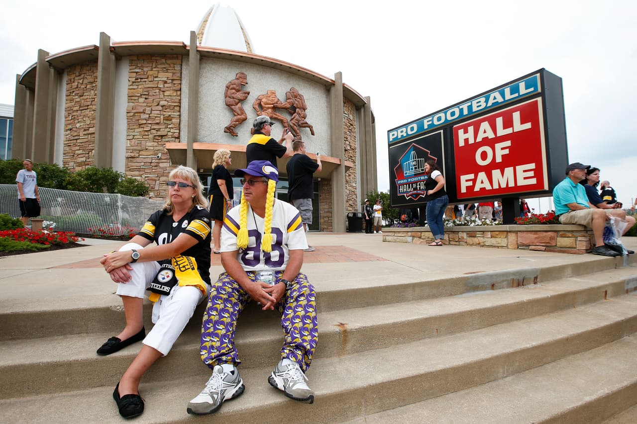 Debido al paro laboral (lockout) que hubo en la NFL en 2011 no se pudo jugar el tradicional partido cuya tradición inició en 1962. Aunque sí hubo ceremonias de exaltación a los nuevos inmortales.