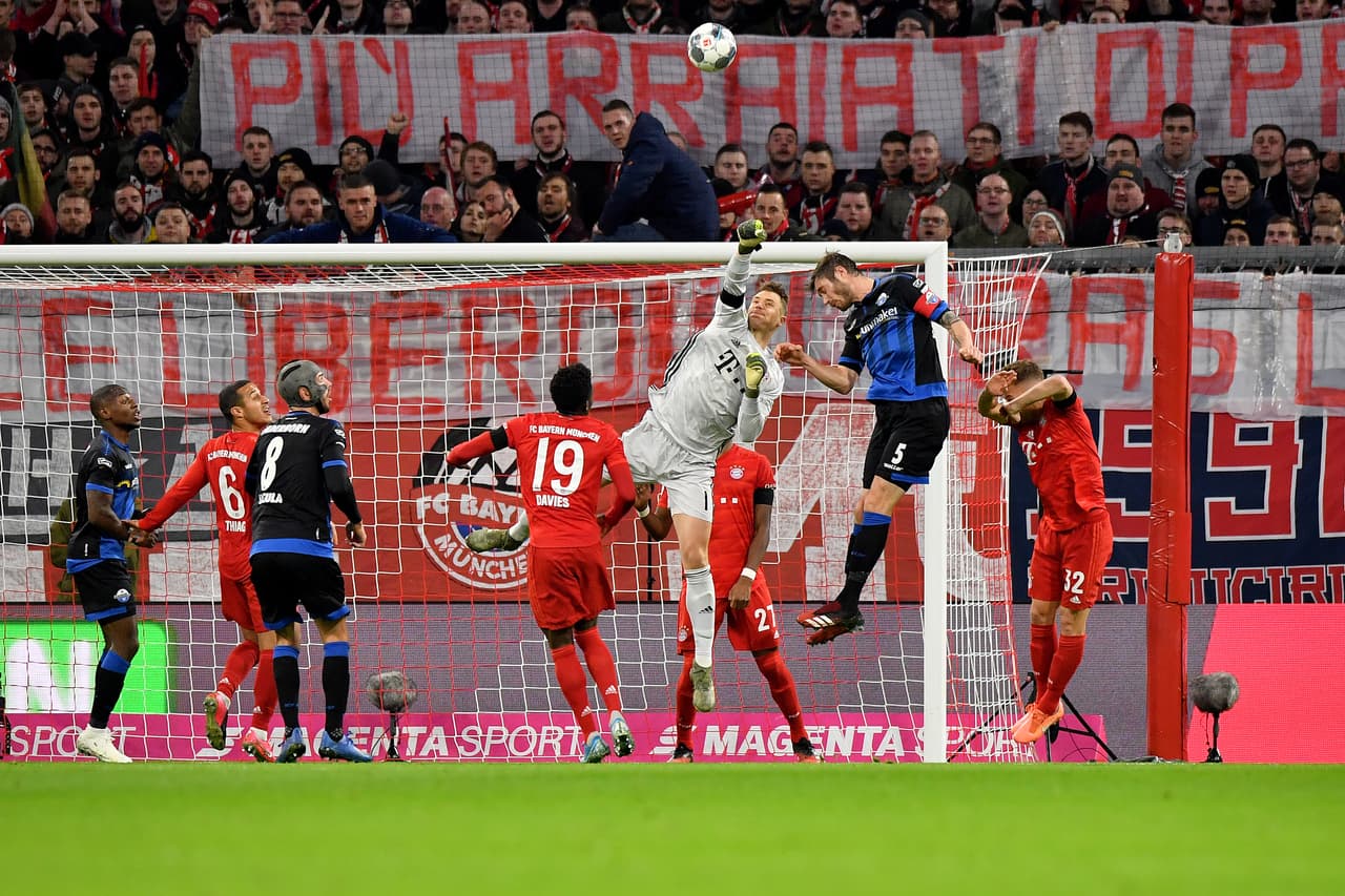Gnabry (25’) abrió el marcador y Srbeny (44’) empató el partido. Lewandowski apareció para darle vuelta, pero Michel (75’) lo volvería a igualar. Al 88’ Lewandowski anotó el tercero que le dio la victoria a los de casa.