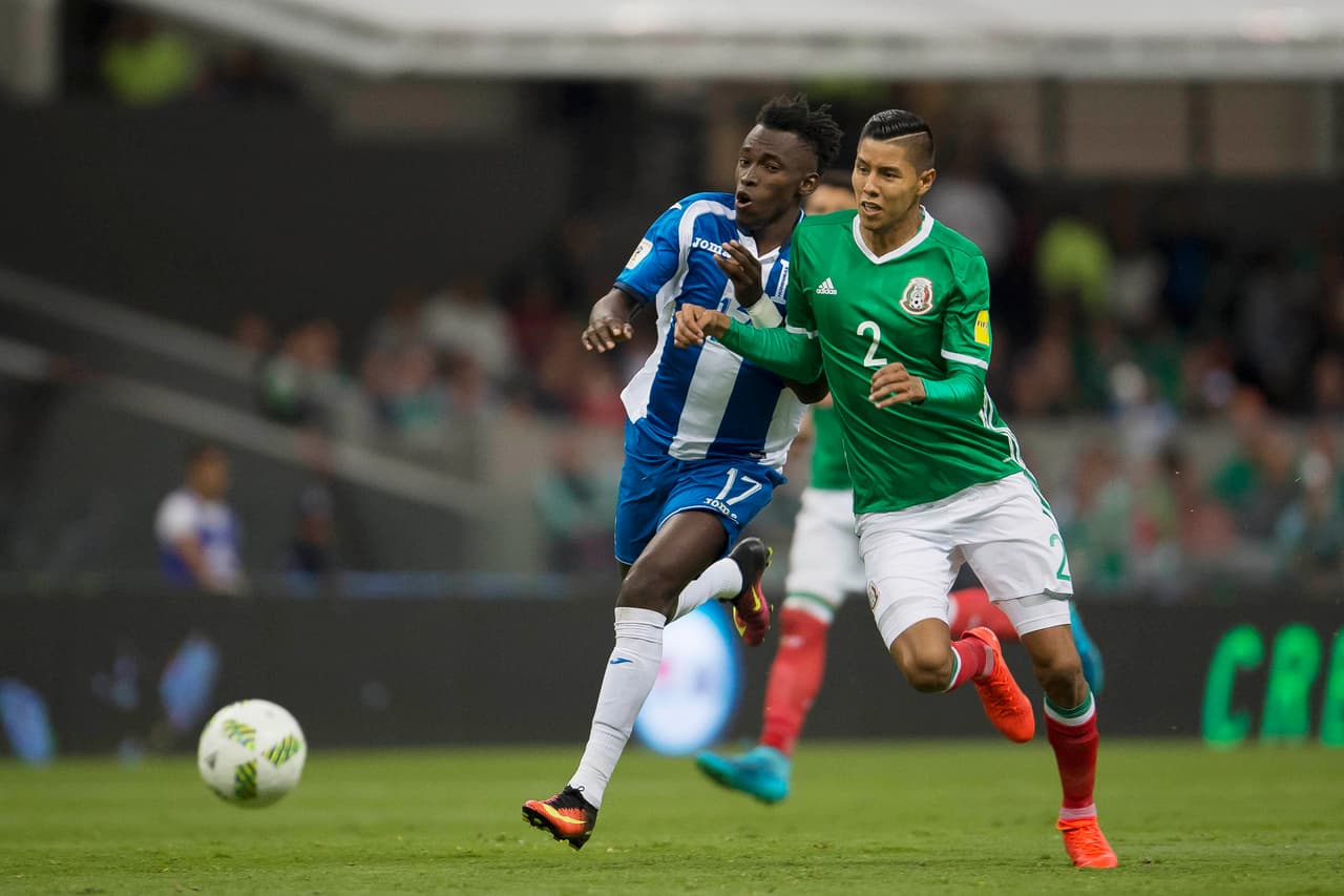 <b>HUGO AYALA</b> – Tomó el lugar de Rafa Márquez como libero de la defensa mexicana pero no tiene el mismo liderazgo, y más bien se acomodó entre Alanís y Araujo, mejor ubicados. Se sumó al frente en los tiros de esquina sin hacerse notar. 
<b>Calificación 6</b>