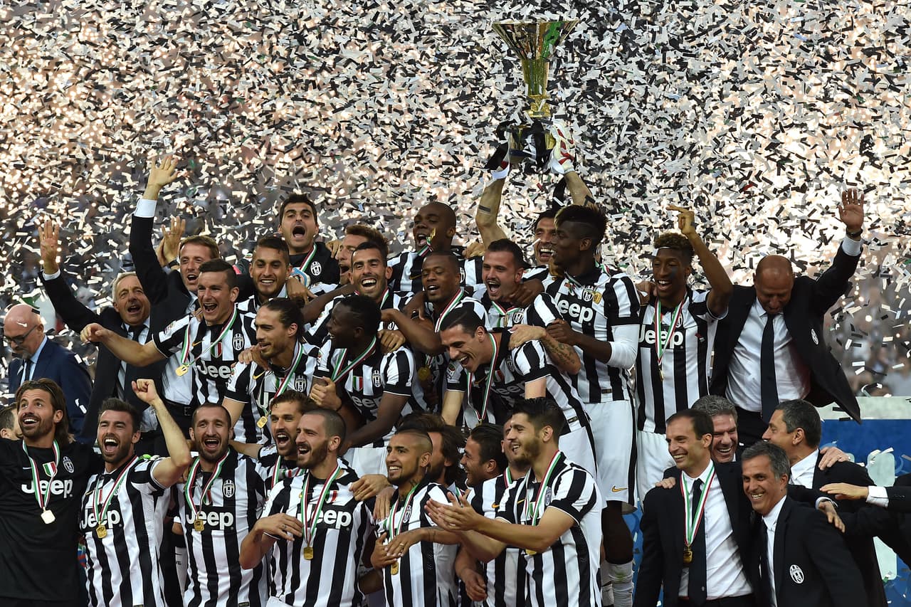 Juventus recibió el trofeo de campeón.