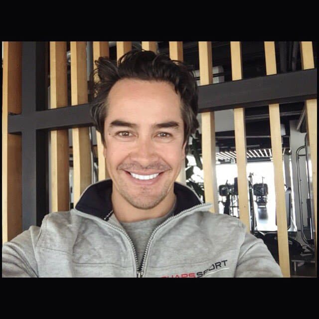 Pero por lesiones en la rodilla tuvo que abandonar las canchas y probó suerte en la actuación y el canto. Fue por eso que en 2009 participó por primera vez en la telenovela 'Hasta que el dinero nos separe'.